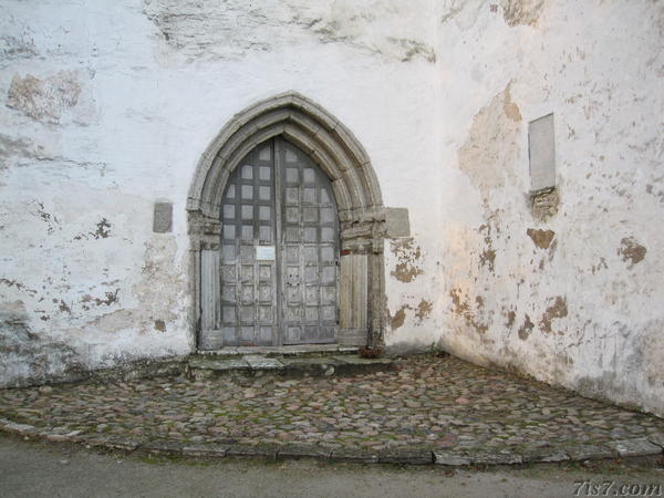 Haljala church door