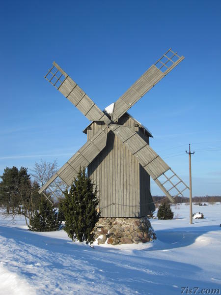 Harju-Rätsepa windmill in 
winter