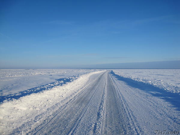 From Hiiumaa to Saaremaa across
the frozen sea