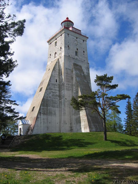 http://www.7is7.com/otto/estonia/kopu-lighthouse2.jpg