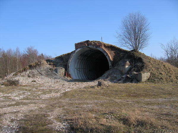 Maantee missile hanger.