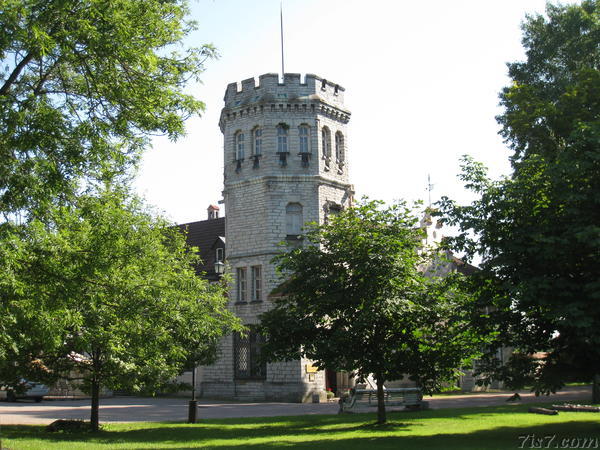 Maarjamäe castle seen from the park