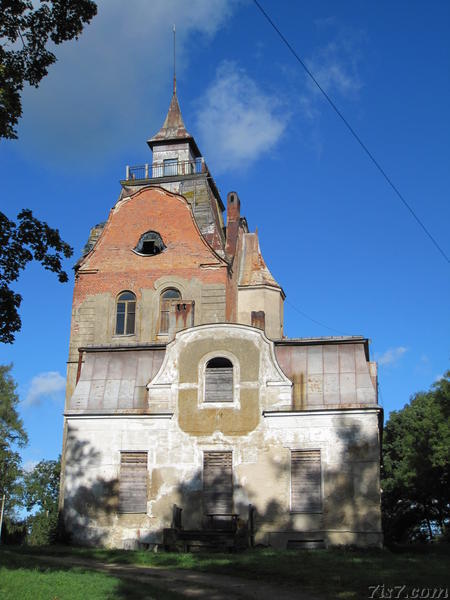 Neeruti manor side
