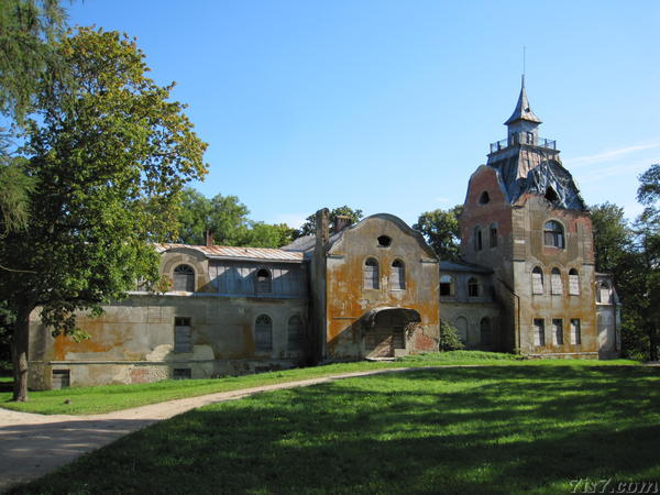 Neeruti manor