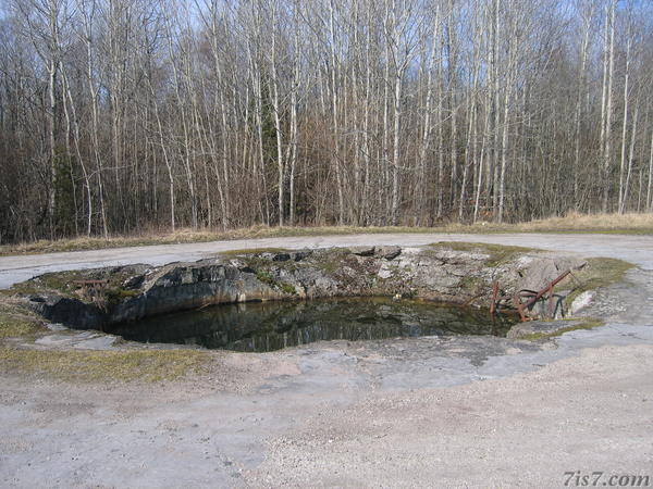 Stebeli canon bunker.