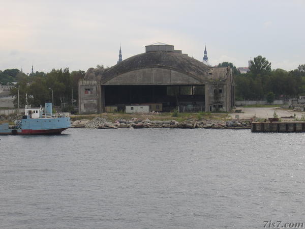 Seaplane hangar