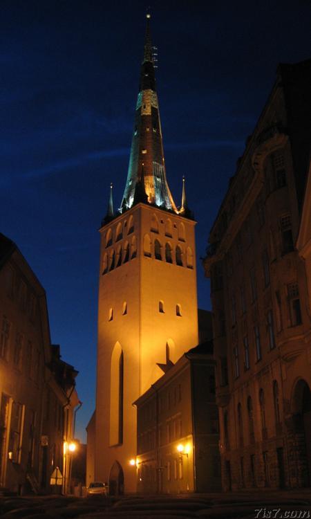Tallinn's Oleviste church at night