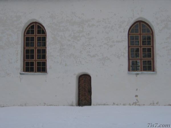 The side of Vormsi church.
