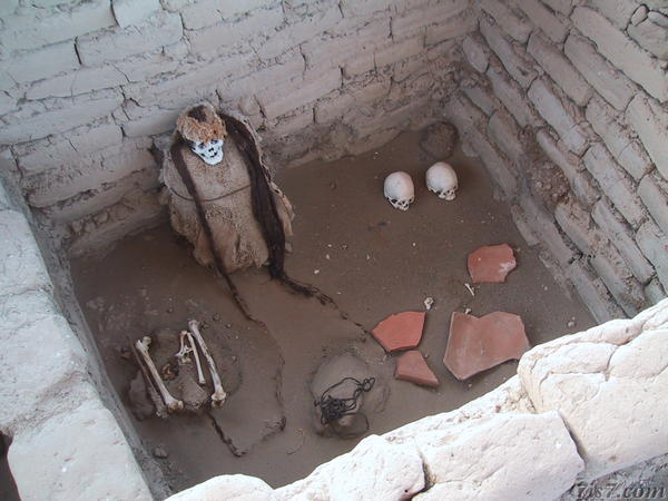 Long Haired Corpse in Cemeterio de Cauchilla