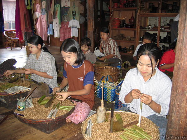 Rolling Cigars