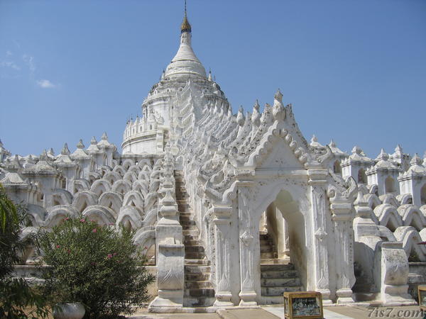 Hsinbyume Paya (Pagoda)